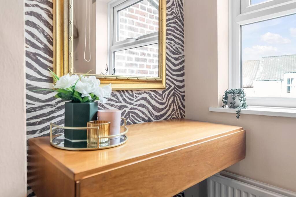Stylish 2 Bed Centre House Holiday home *