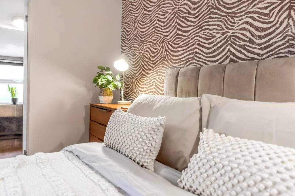 Stylish 2 Bed Centre House