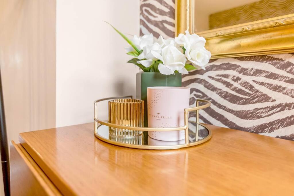 Stylish 2 Bed Centre House Holiday home *