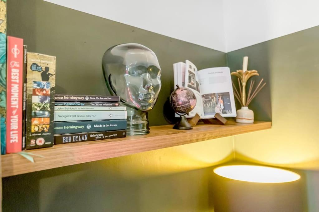 Stylish 2 Bed Centre House
