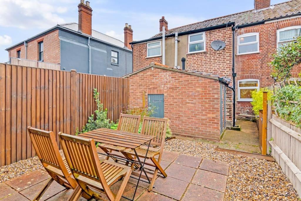 Stylish 2 Bed Centre House Holiday home *